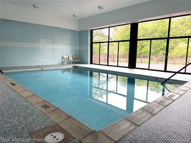 43000 12 Oaks Crescent Drive 2033, Novi, MI 48377