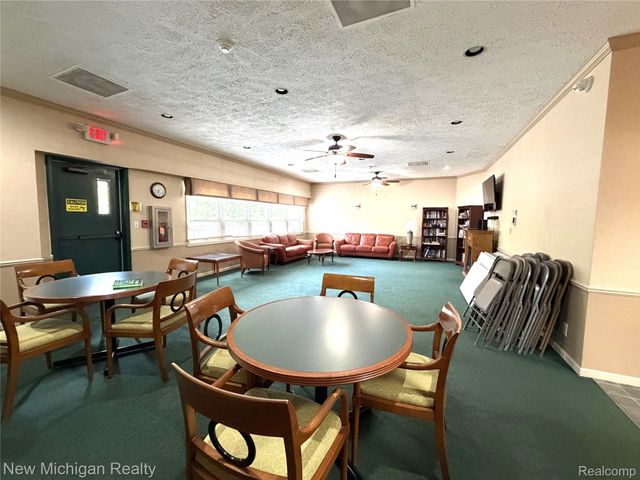 43000 12 Oaks Crescent Drive 2033, Novi, MI 48377