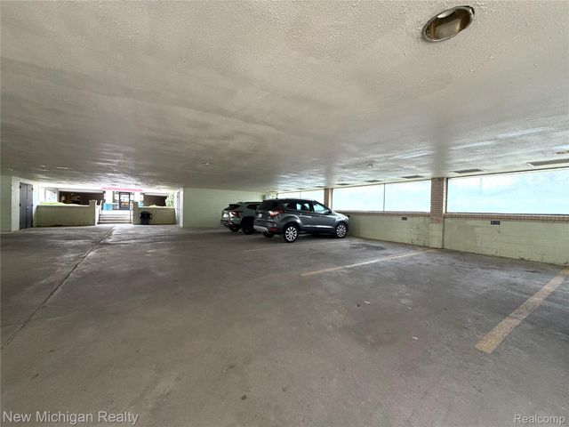 43000 12 Oaks Crescent Drive 2033, Novi, MI 48377