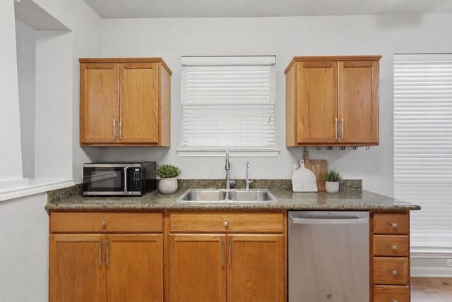 904 Eagle Avenue, College Station, TX 77845