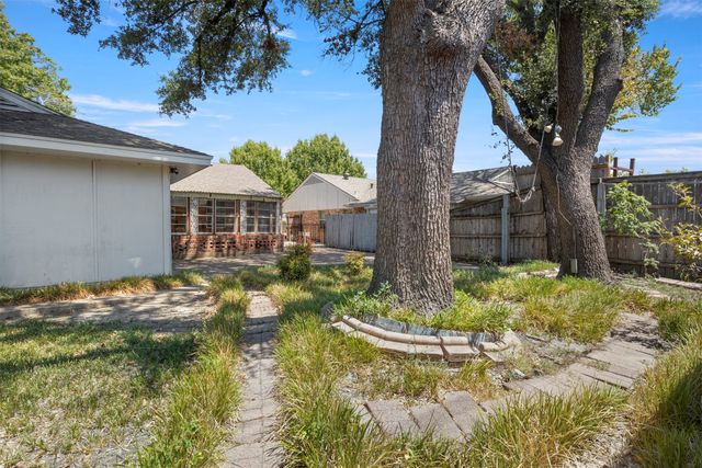 10636 Chesterton Drive, Dallas, TX 75238
