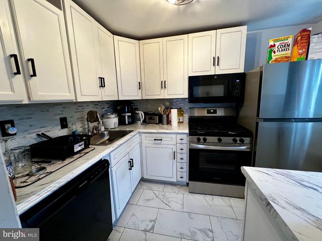2 E MCPHERSON ST, Philadelphia, PA 19119