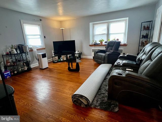 2 E MCPHERSON ST, Philadelphia, PA 19119