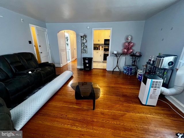 2 E MCPHERSON ST, Philadelphia, PA 19119