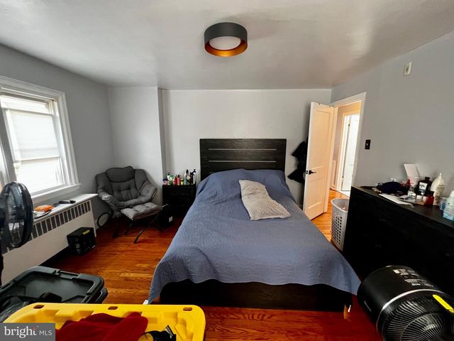 2 E MCPHERSON ST, Philadelphia, PA 19119