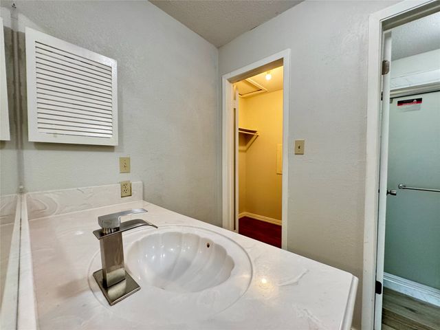 5981 Arapaho Road 304, Dallas, TX 75248