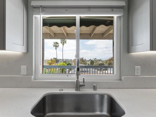 852 Dewitt Avenue, Encinitas, CA 92024