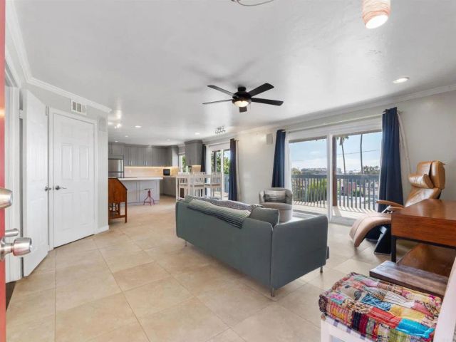 852 Dewitt Avenue, Encinitas, CA 92024