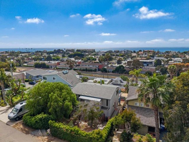 852 Dewitt Avenue, Encinitas, CA 92024