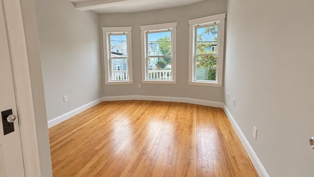 113 Hillsdale Rd 113, Somerville, MA 02144
