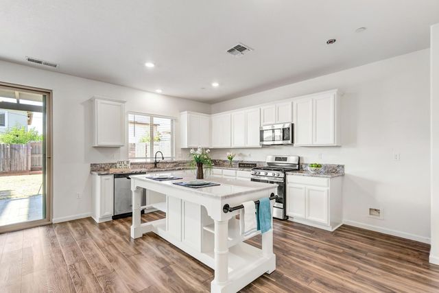 12727 Thorntonhall Dr, Rancho Cordova, CA 95742