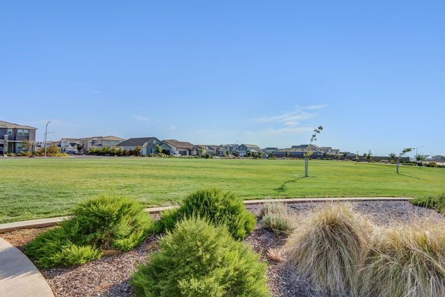 12727 Thorntonhall Dr, Rancho Cordova, CA 95742