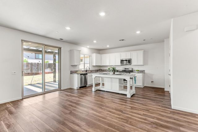 12727 Thorntonhall Dr, Rancho Cordova, CA 95742
