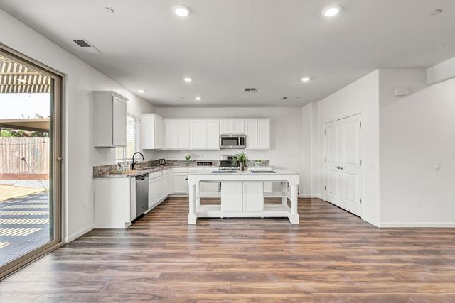 12727 Thorntonhall Dr, Rancho Cordova, CA 95742