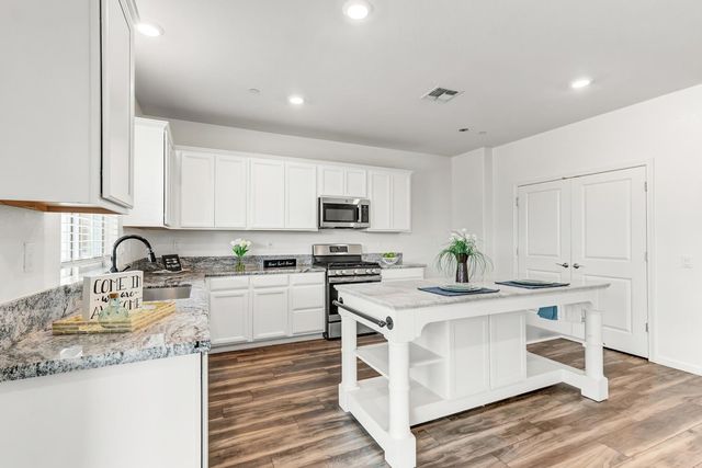 12727 Thorntonhall Dr, Rancho Cordova, CA 95742