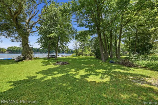 5630 Glen Echo Drive, Genoa Township, MI 48843