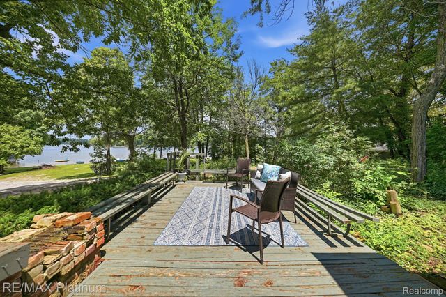 5630 Glen Echo Drive, Genoa Township, MI 48843
