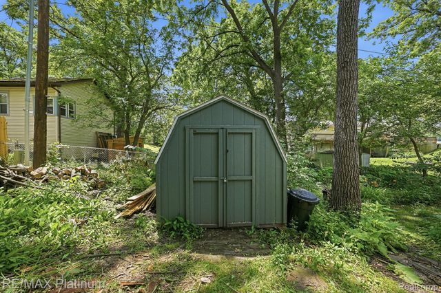 5630 Glen Echo Drive, Genoa Township, MI 48843