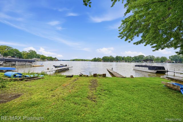 5630 Glen Echo Drive, Genoa Township, MI 48843