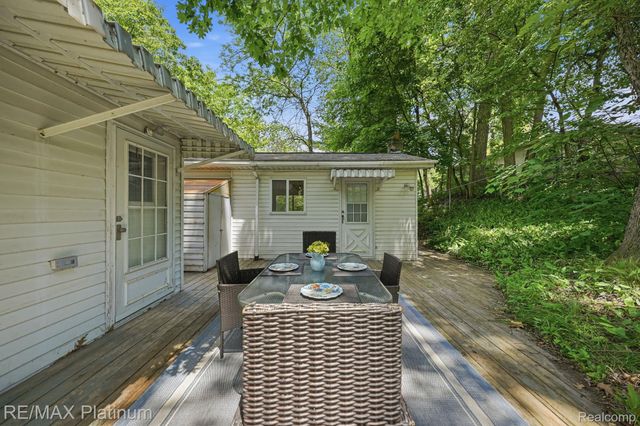 5630 Glen Echo Drive, Genoa Township, MI 48843