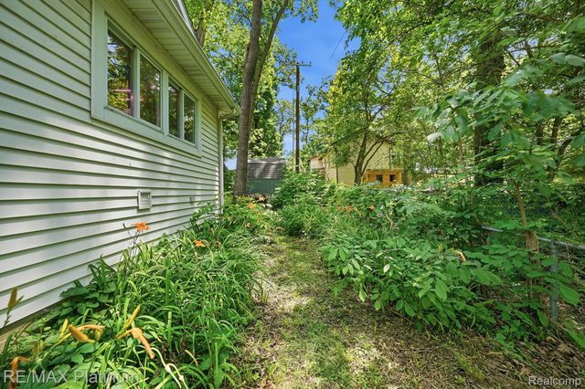 5630 Glen Echo Drive, Genoa Township, MI 48843