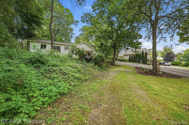 5630 Glen Echo Drive, Genoa Township, MI 48843