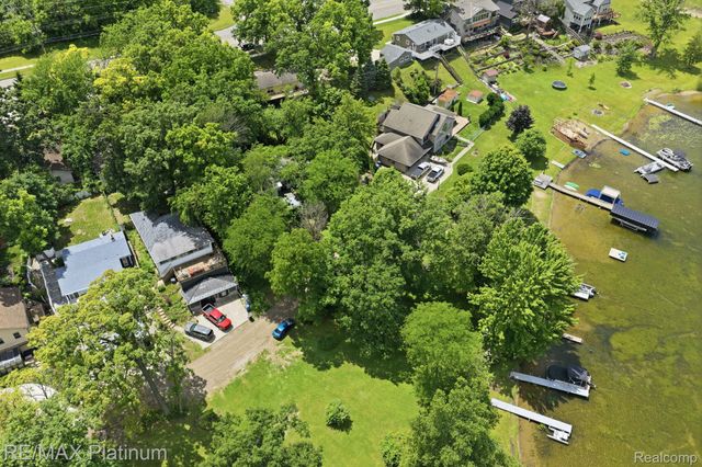 5630 Glen Echo Drive, Genoa Township, MI 48843