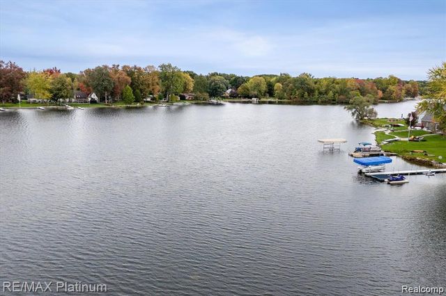 5630 Glen Echo Drive, Genoa Township, MI 48843