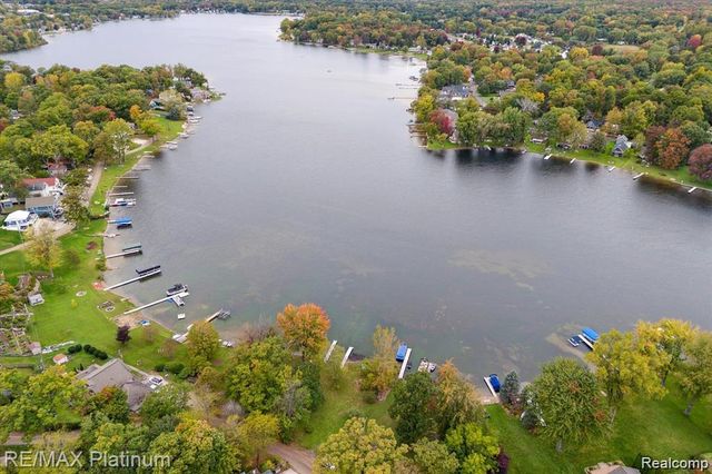 5630 Glen Echo Drive, Genoa Township, MI 48843