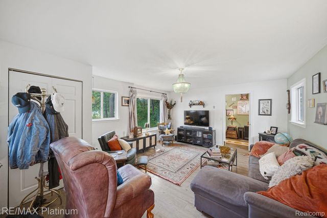 5630 Glen Echo Drive, Genoa Township, MI 48843