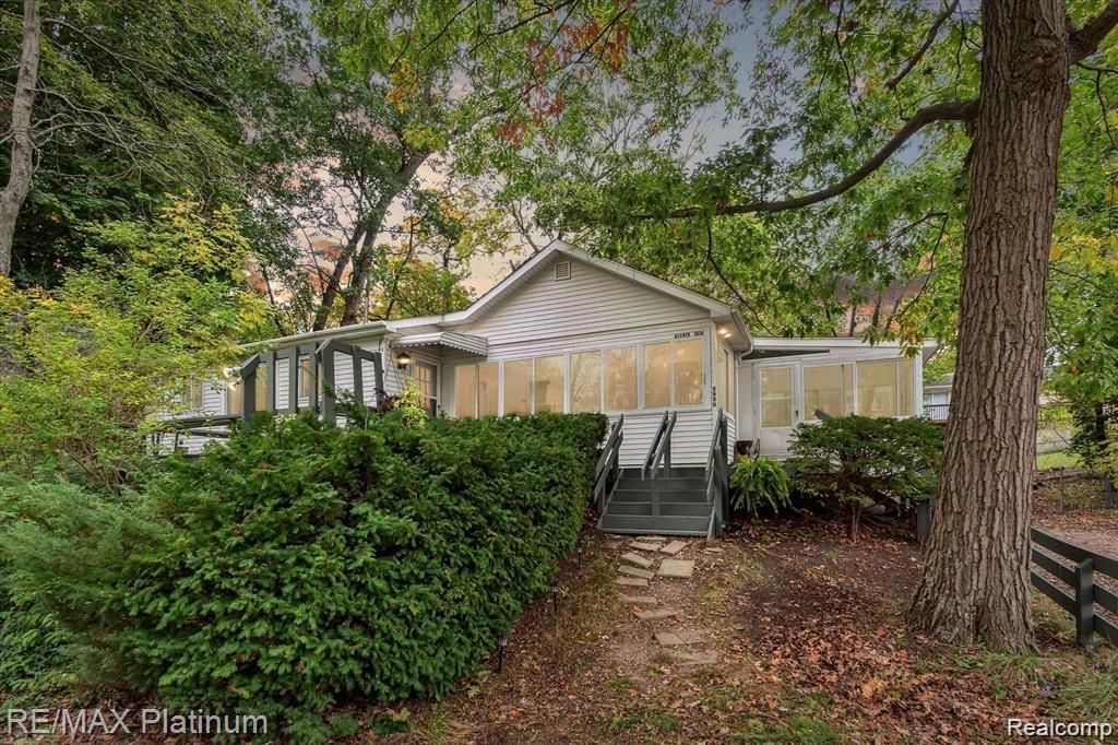 5630 Glen Echo Drive, Genoa Township, MI 48843