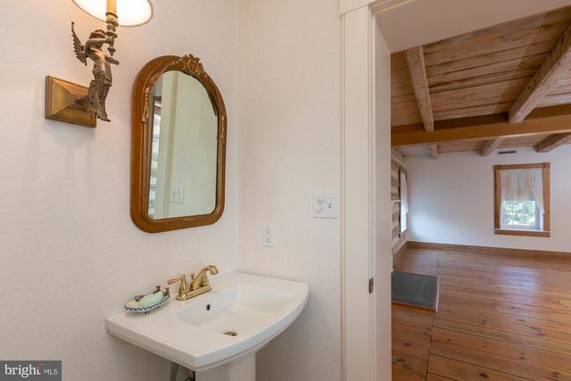 2548 MOUNTAIN LAKE RD, Hedgesville, WV 25427