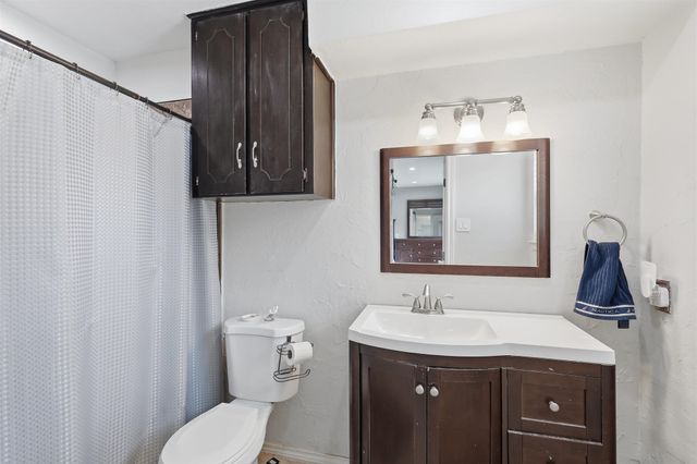 1104 Monterrey Street, Bedford, TX 76022