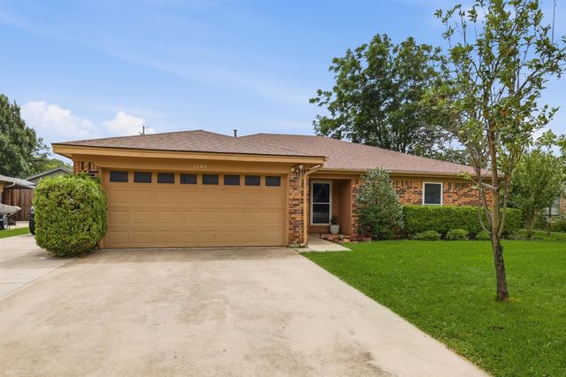 1104 Monterrey Street, Bedford, TX 76022