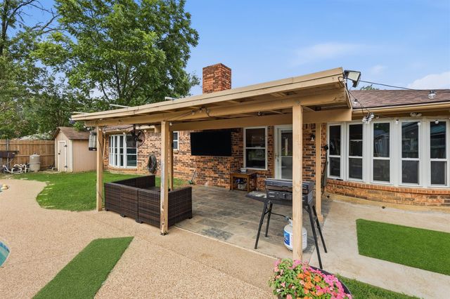 1104 Monterrey Street, Bedford, TX 76022