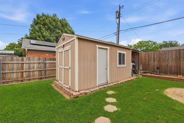 1104 Monterrey Street, Bedford, TX 76022