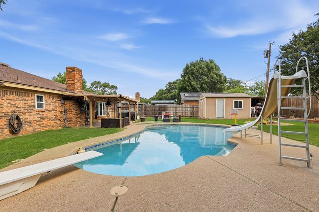 1104 Monterrey Street, Bedford, TX 76022