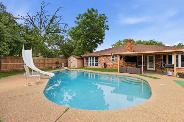 1104 Monterrey Street, Bedford, TX 76022
