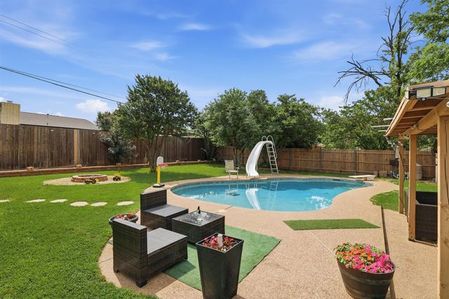 1104 Monterrey Street, Bedford, TX 76022