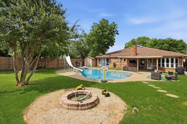 1104 Monterrey Street, Bedford, TX 76022