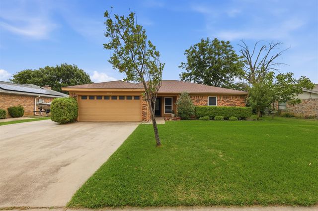 1104 Monterrey Street, Bedford, TX 76022