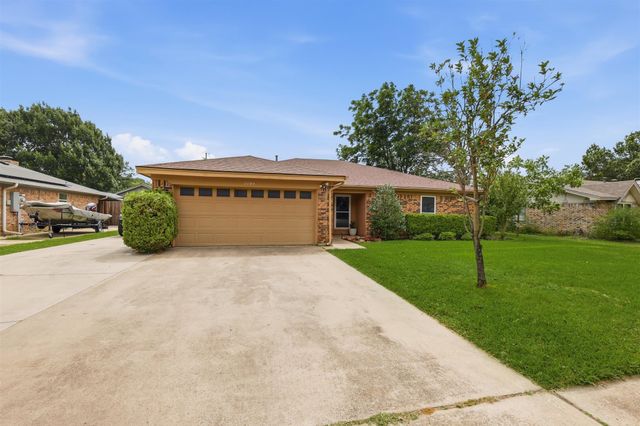 1104 Monterrey Street, Bedford, TX 76022