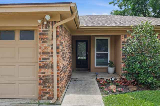 1104 Monterrey Street, Bedford, TX 76022