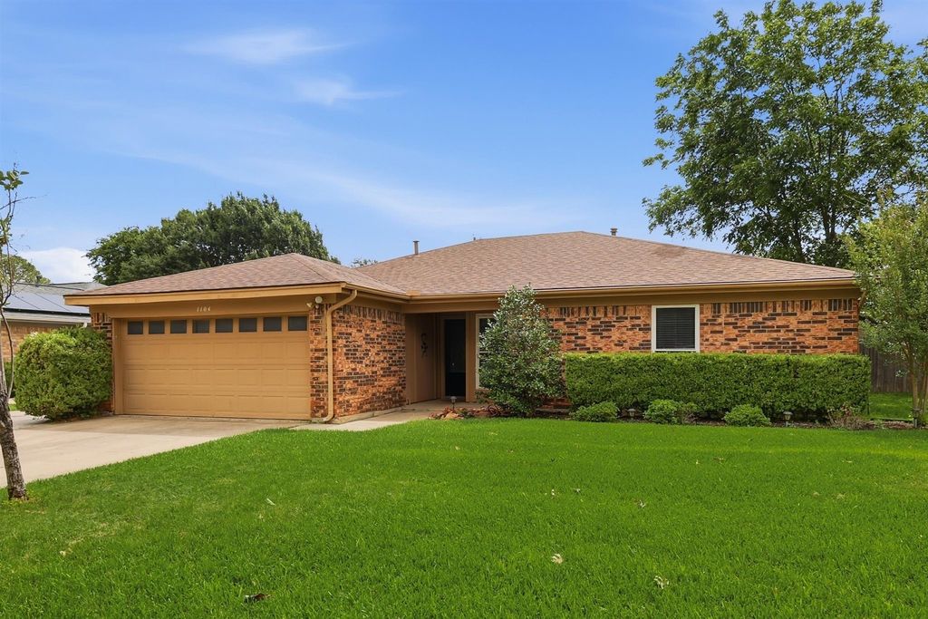 1104 Monterrey Street, Bedford, TX 76022