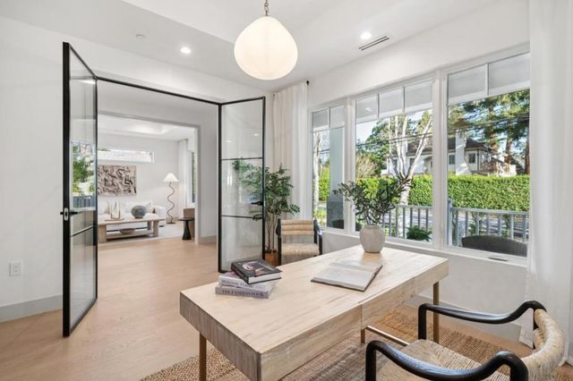 985 Lincoln Avenue, Palo Alto, CA 94301