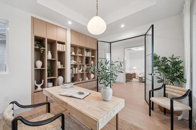 985 Lincoln Avenue, Palo Alto, CA 94301