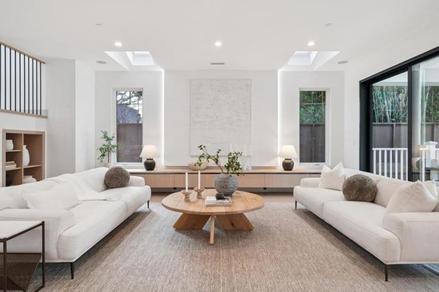 985 Lincoln Avenue, Palo Alto, CA 94301