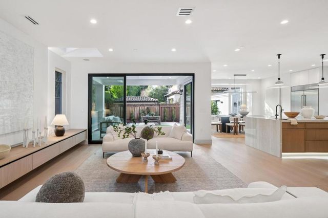 985 Lincoln Avenue, Palo Alto, CA 94301