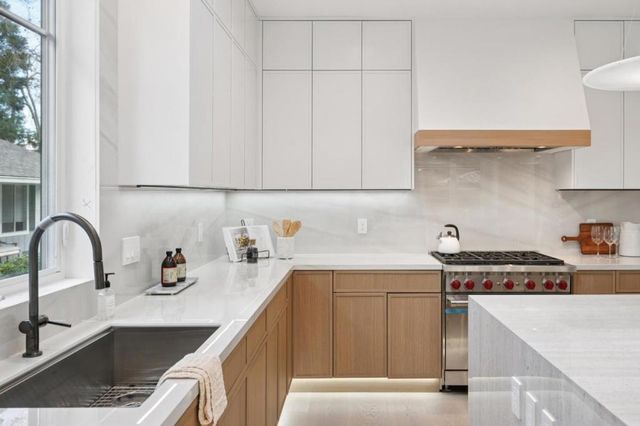 985 Lincoln Avenue, Palo Alto, CA 94301