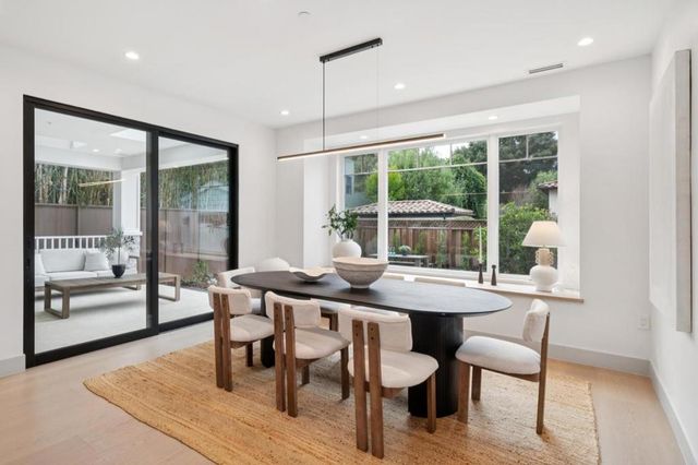 985 Lincoln Avenue, Palo Alto, CA 94301